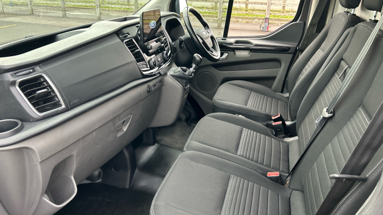 Ford Transit Custom 300 L2 Diesel Fwd 2.0 EcoBlue 130ps Low Roof Limited Van